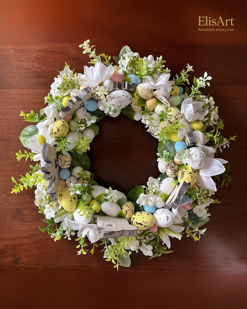 Wielkanocny wianek w pastelowych kolorach - radosna dekoracja, która zachwyciła zarówno dzieci jak i dorosłych.